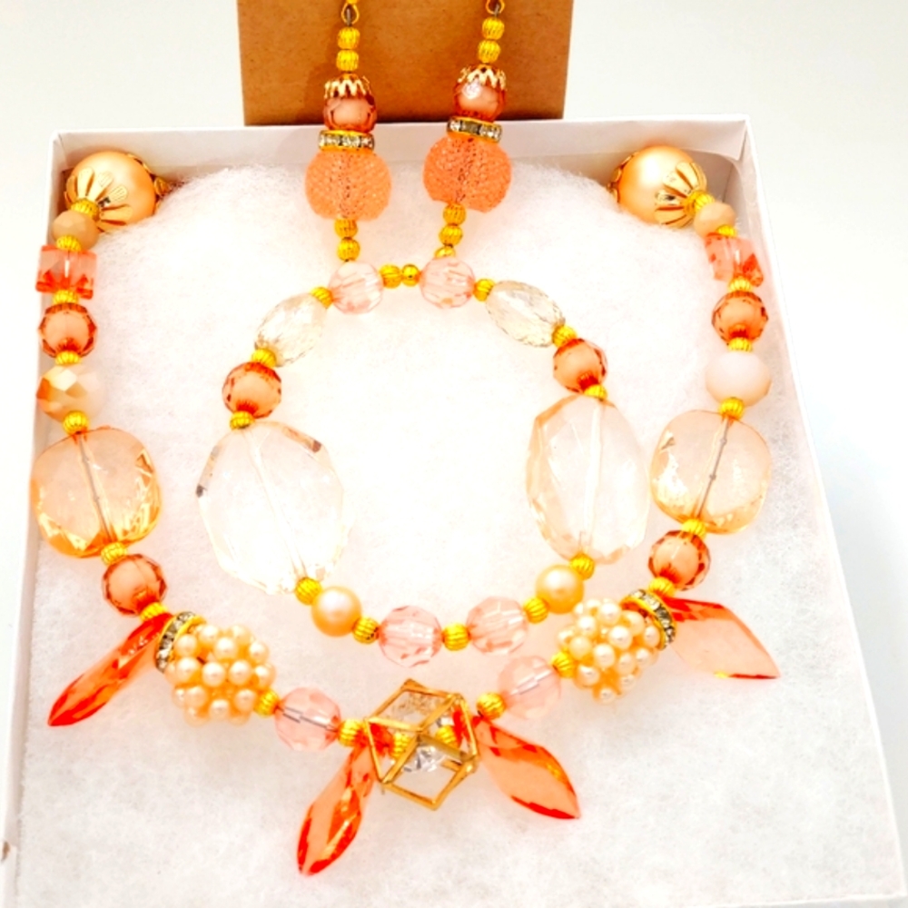 259NEB113 Handmade 3-Piece Peach Jewelry Set